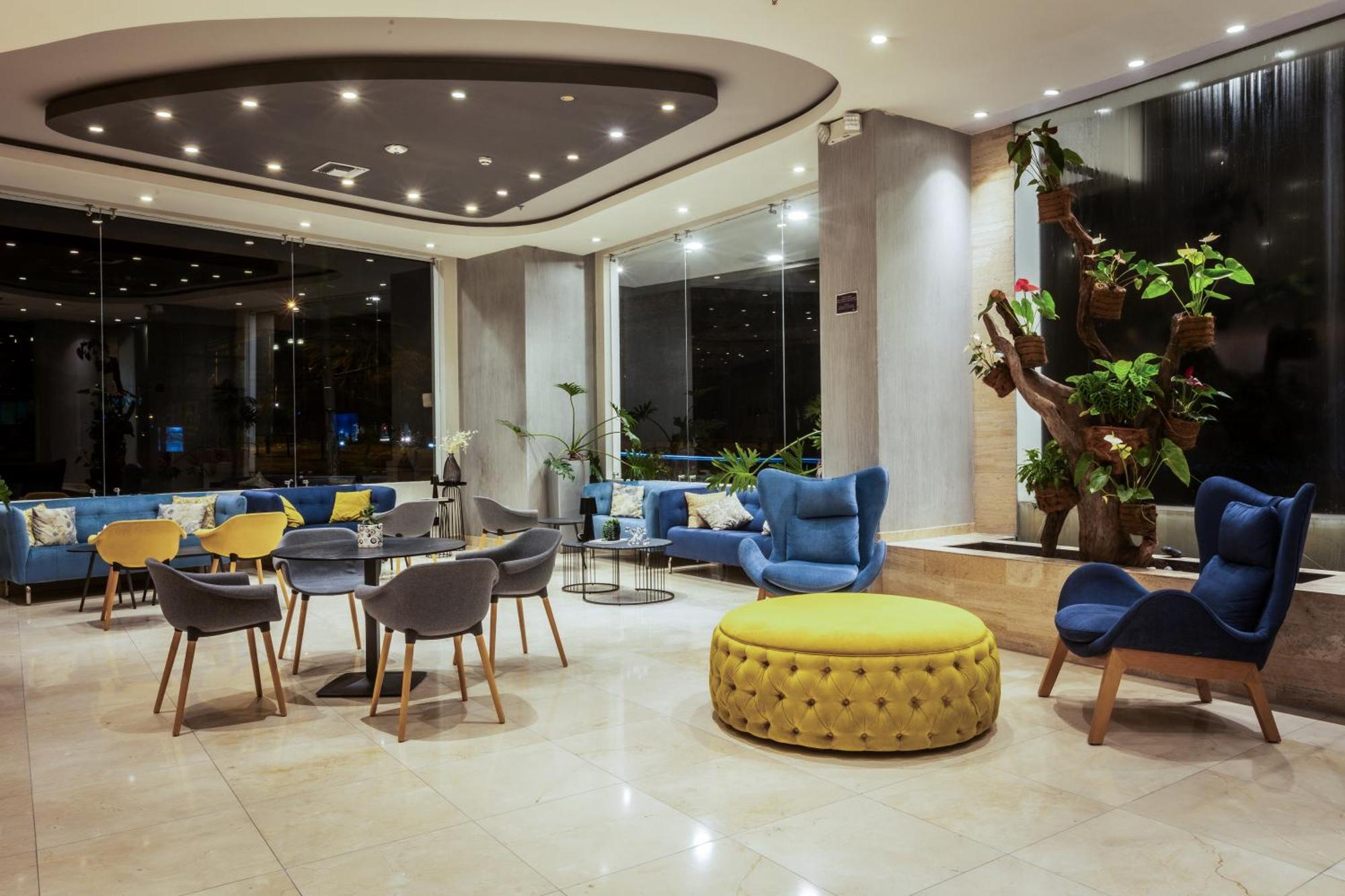 Отель Ibis Кито Экстерьер фото