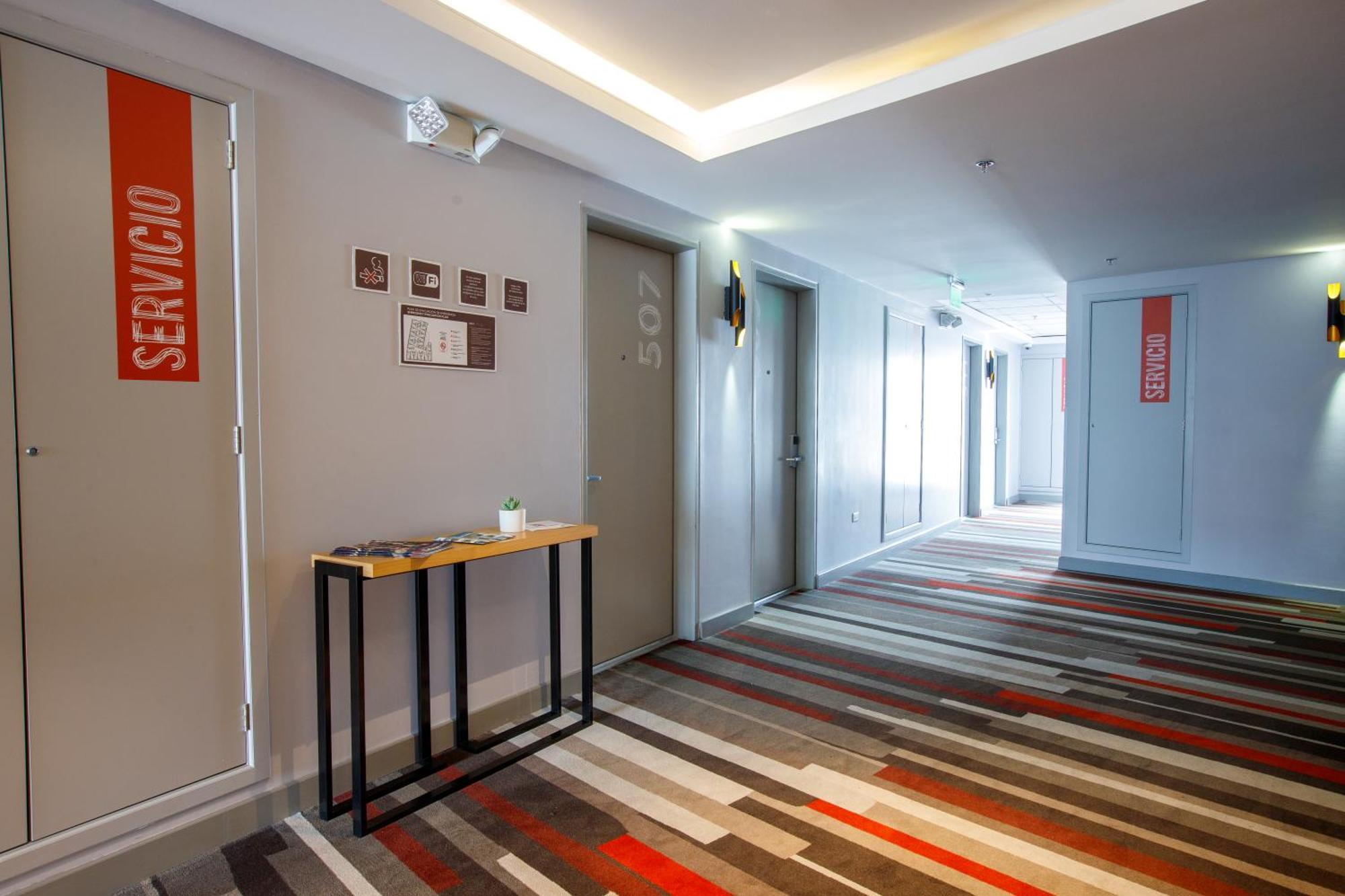 Отель Ibis Кито Экстерьер фото