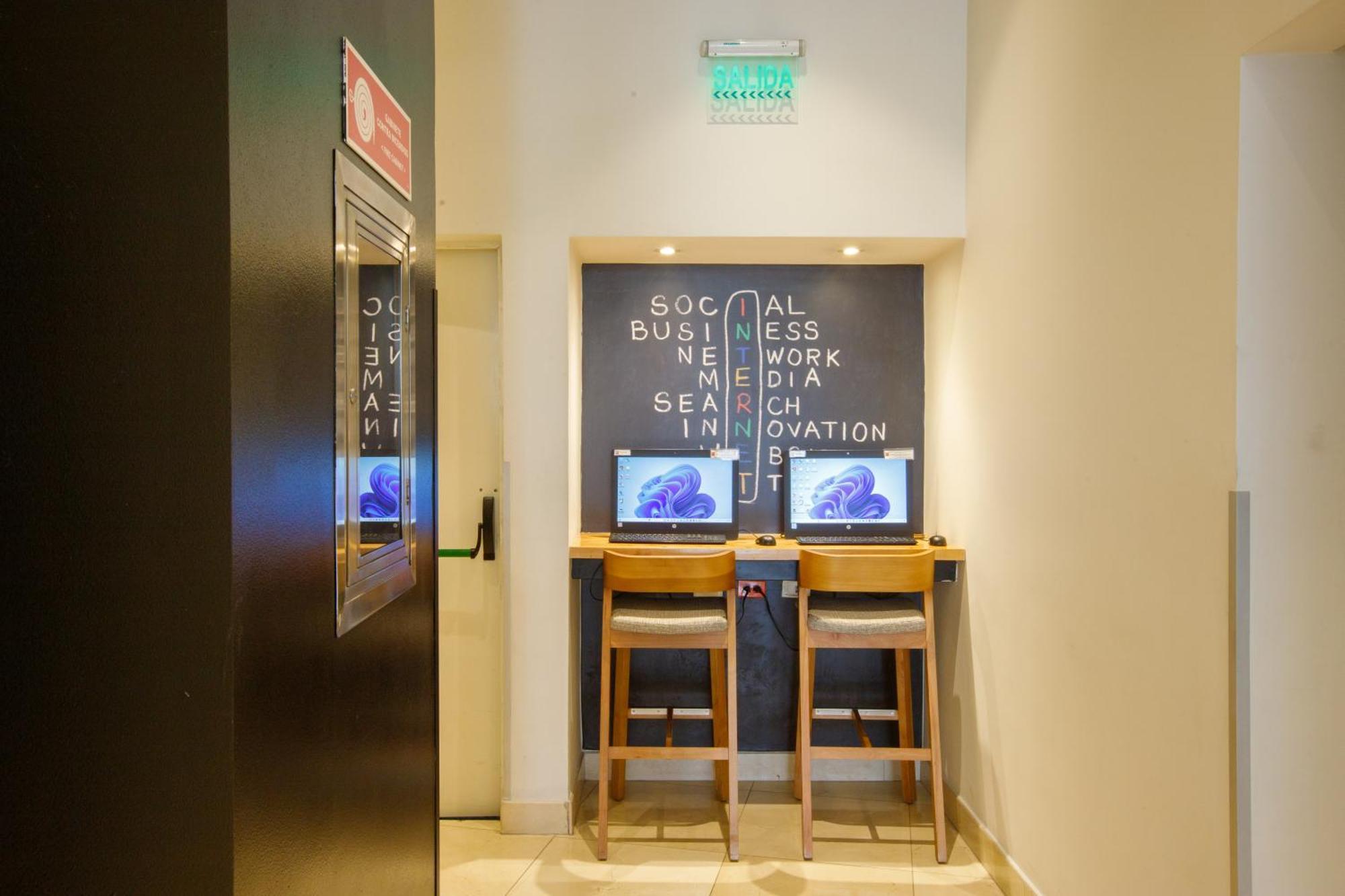 Отель Ibis Кито Экстерьер фото