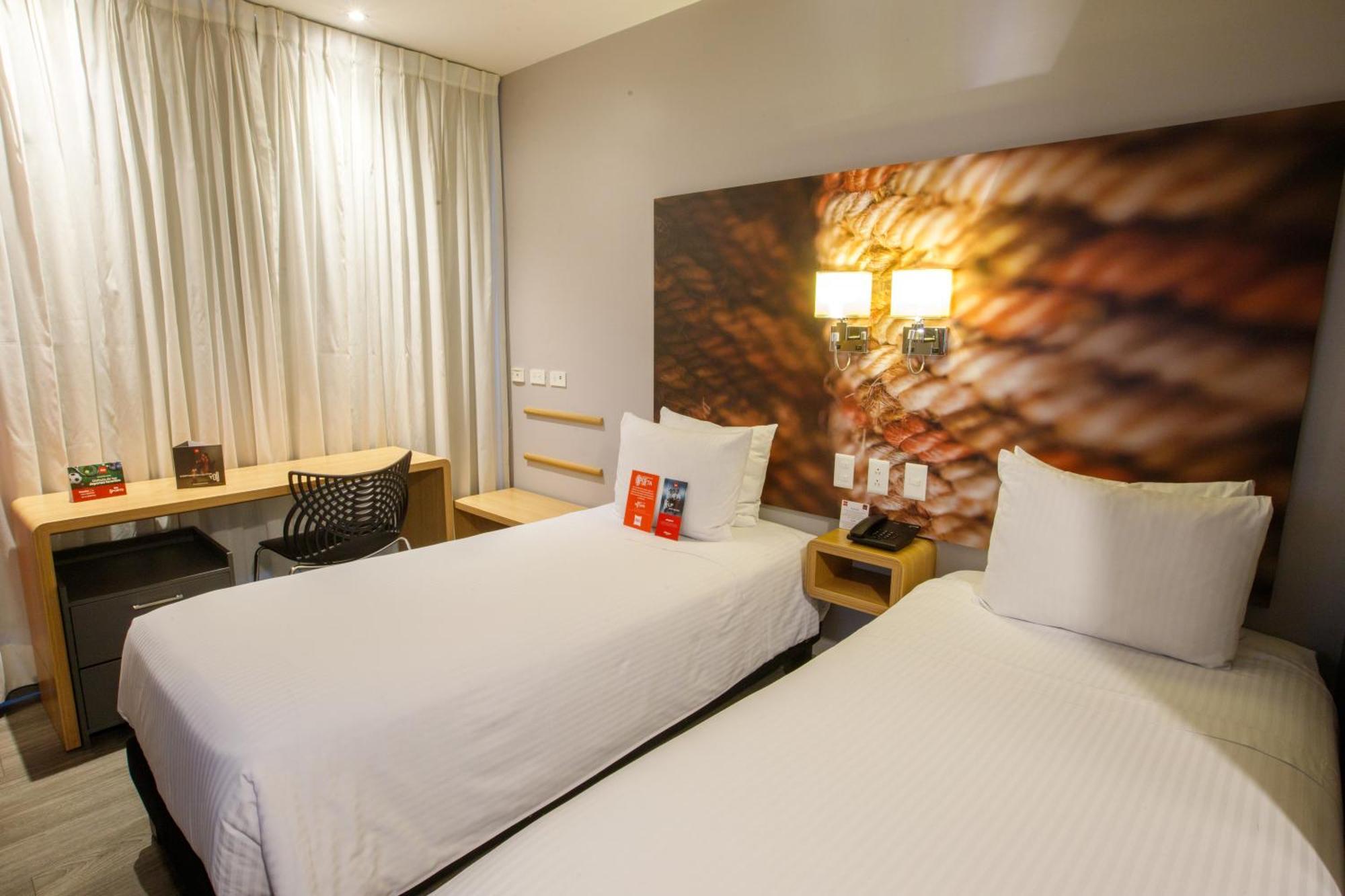 Отель Ibis Кито Экстерьер фото