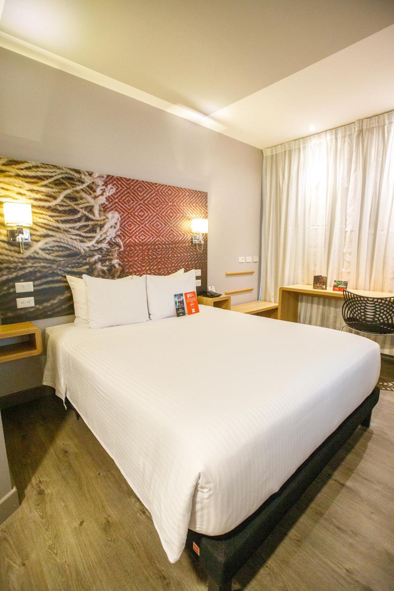 Отель Ibis Кито Экстерьер фото