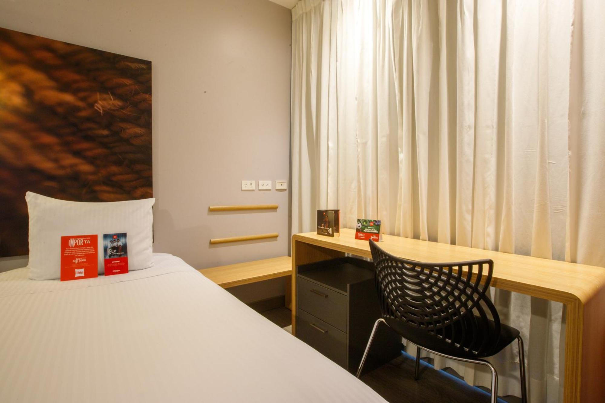 Отель Ibis Кито Экстерьер фото
