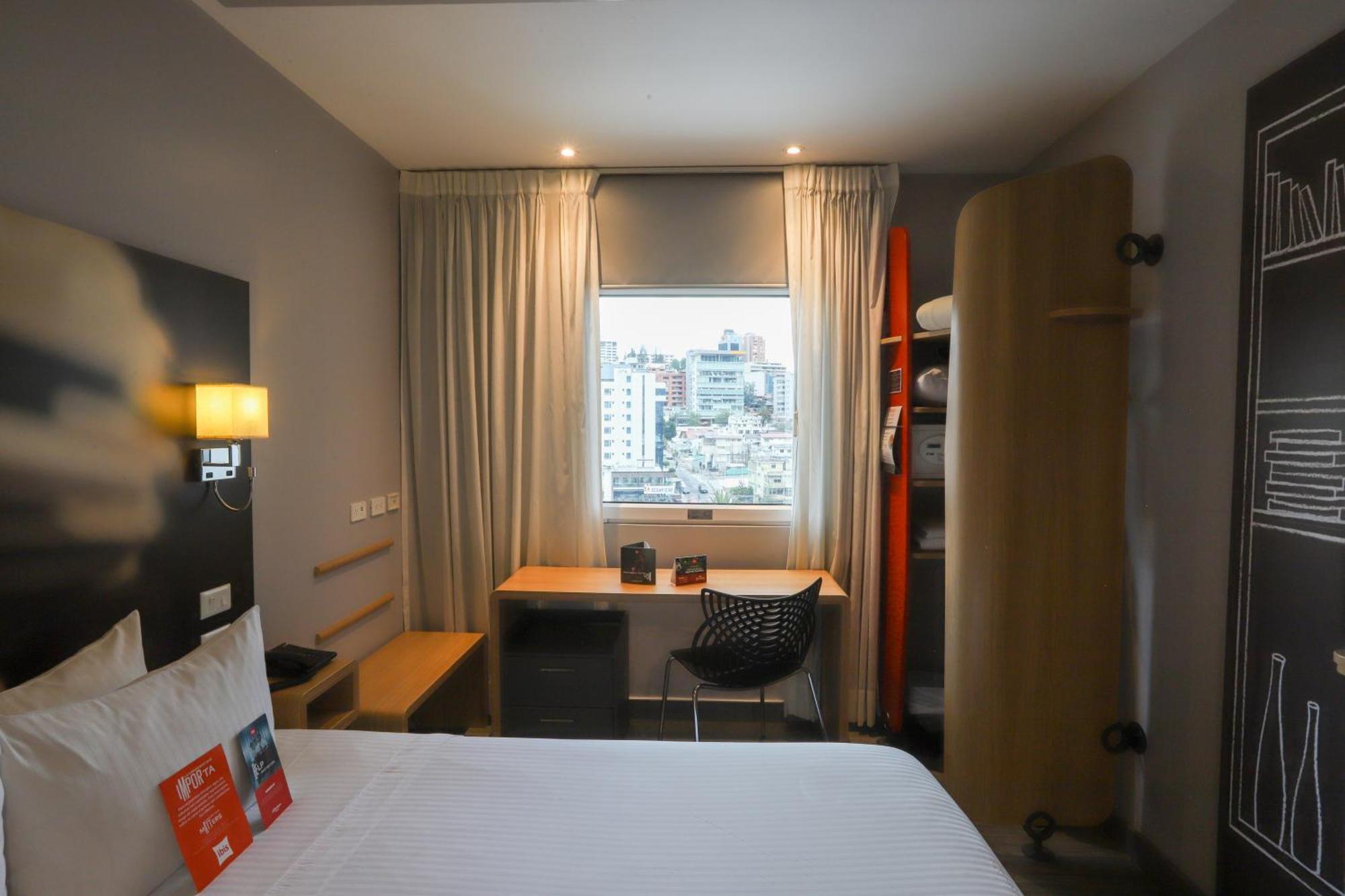 Отель Ibis Кито Экстерьер фото